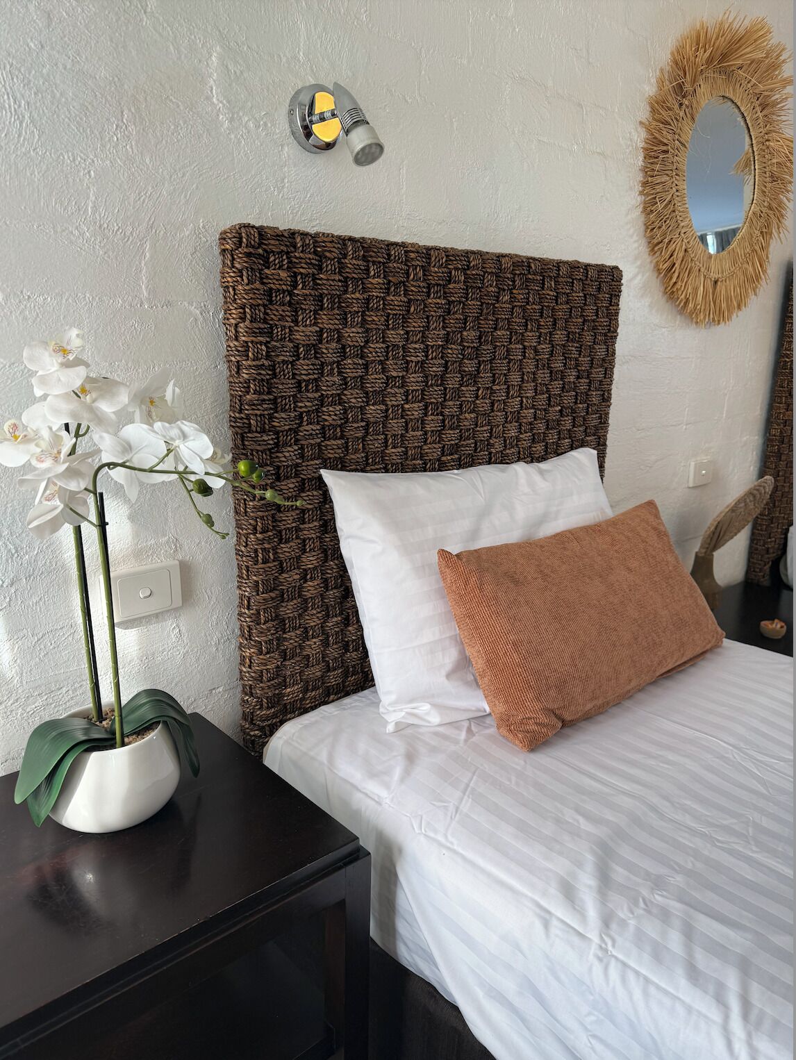 Deluxe Room | Minibar, laptop workspace, free WiFi, bed sheets