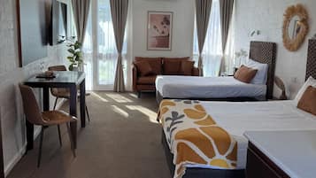 Deluxe Room | Minibar, laptop workspace, free WiFi, bed sheets