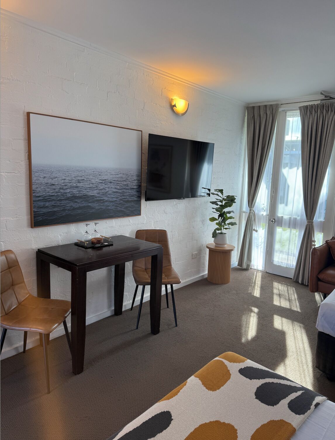 Rom – deluxe | Minibar, skrivebord for bærbar PC, wi-fi (inkludert) og sengetøy