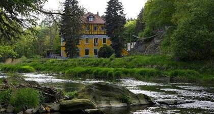 2-stöckige Wohnung in einer Villa mit Park