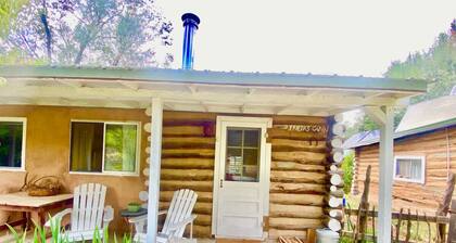 Historic Frieda’s Cabin; Hot tub, Sauna, Animals