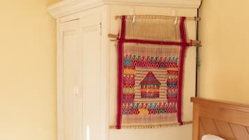 Bureau, fer et planche à repasser, Wi-Fi, draps fournis