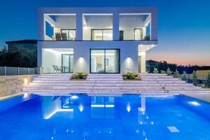 A modern two-story house with a swimming pool in front. - Villa Boheme (Zakynthos)