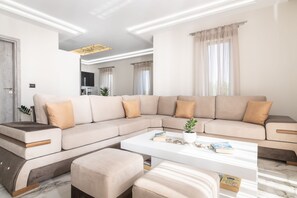 Deluxe Villa | Living area | Smart TV, Netflix, streaming services - Villa Boheme (Zakynthos)