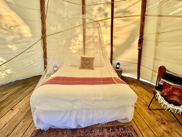 1 bedroom, desk, WiFi, bed sheets