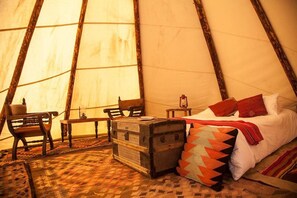 1 bedroom, desk, WiFi, bed sheets