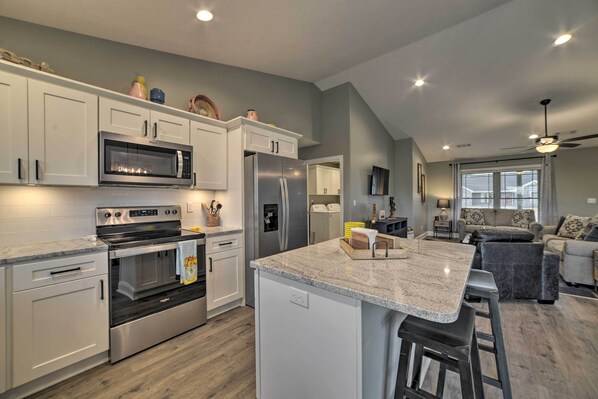 Fridge, microwave, stovetop, dishwasher