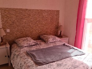 1 chambre, literie fournie