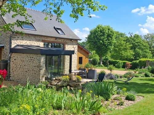 Gîte de charme avec étang privé et pêche, jardin, BBQ, fibre, 2 chambres - Alexain