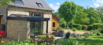 Charming gîte with private pond and fishing, garden, BBQ, fibre, 2 bedrooms - Alexain