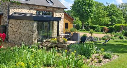 Gîte de charme avec étang privé et pêche, jardin, BBQ, fibre, 2 chambres - Alexain