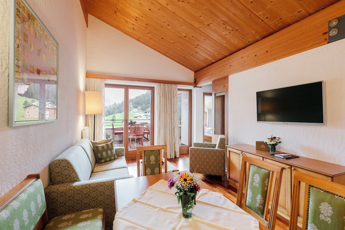 Family Apartment | Living area | 39-inch flat-screen TV with premium channels, toys