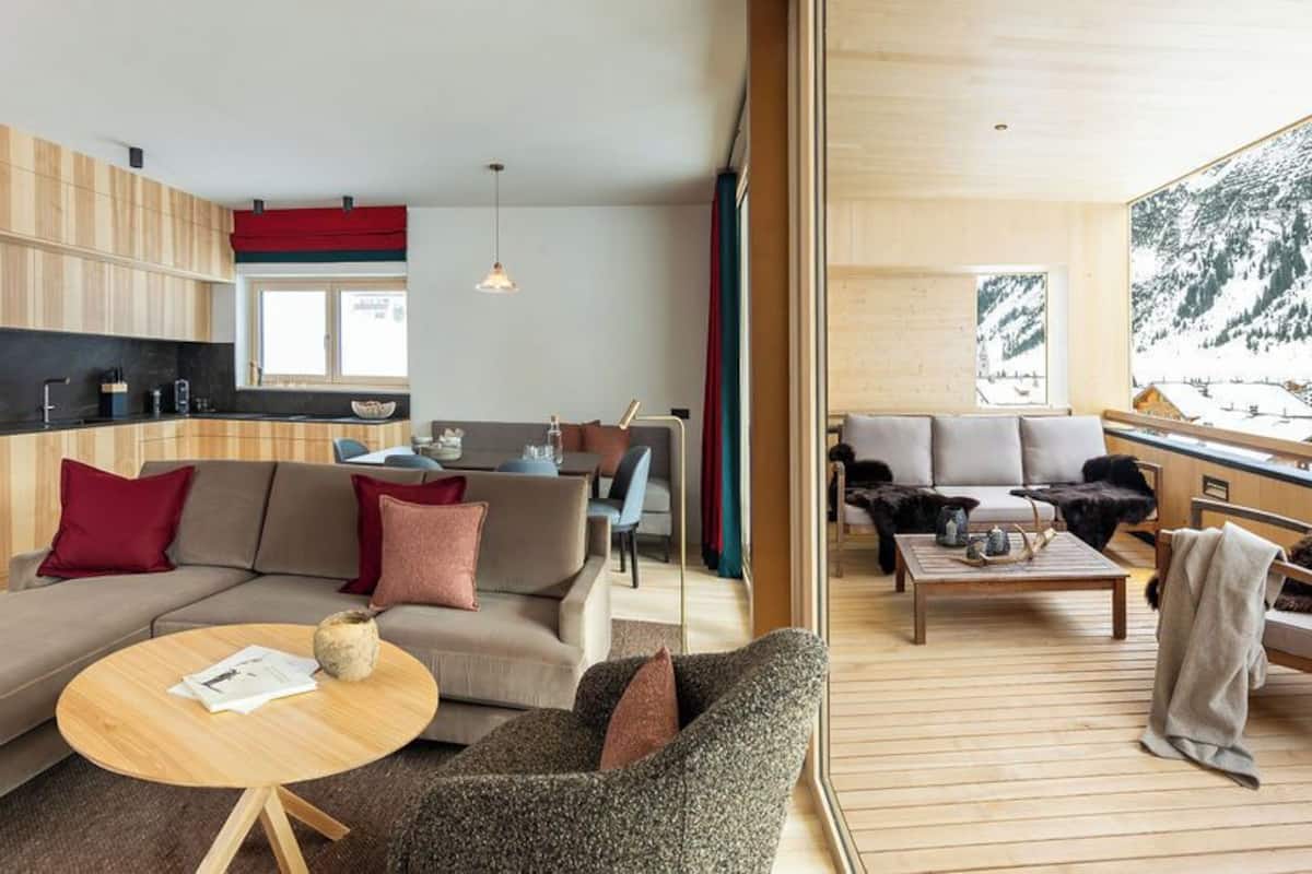 Deluxe Chalet | Living area | 39-inch flat-screen TV with premium channels, toys