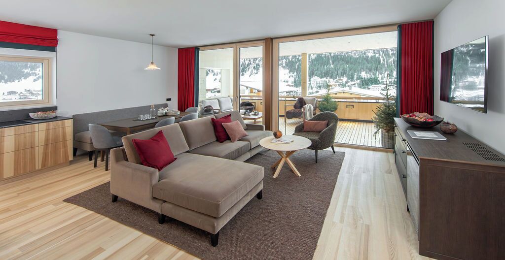 Alpehytte – deluxe | Oppholdsområde | En 39-tommers Flatskjerm-TV med førsteklasses TV-kanaler samt leker