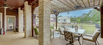 Pool & Hot Tub in Sunny Smithville Getaway!