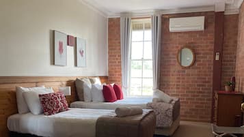 3 bedrooms, iron/ironing board, free WiFi