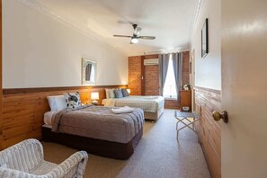 3 bedrooms, iron/ironing board, WiFi (free), bed sheets - Bluebush Estate - The Chalet (Rothbury)