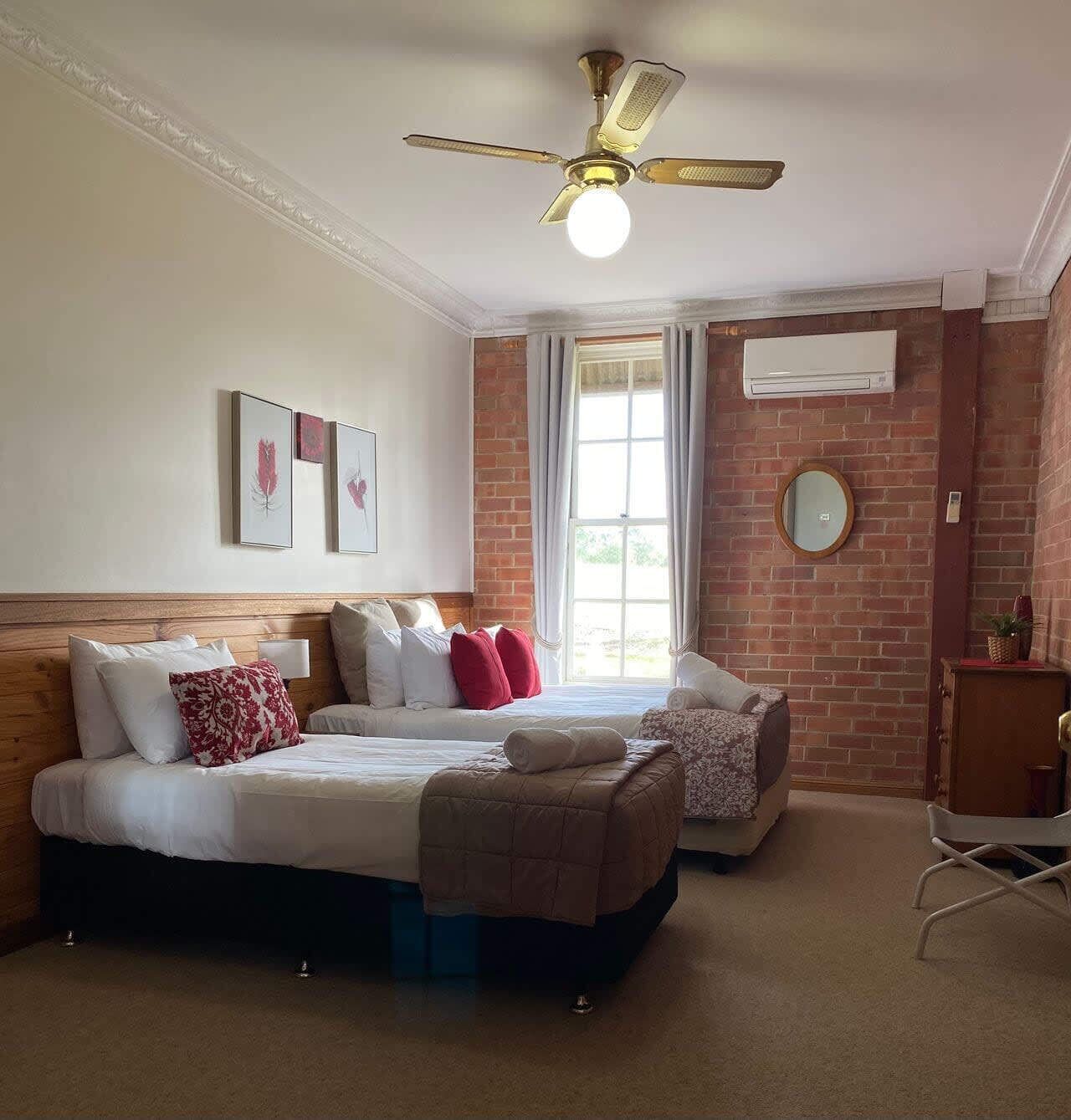 3 chambres, fer et planche à repasser, Wi-Fi gratuit, draps fournis