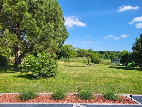 Cozy Renovated Cottage Near Beach with Shared Garden and Activities in Saint-Vincent-sur-Jard