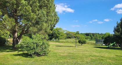 Cozy Renovated Cottage Near Beach with Shared Garden and Activities in Saint-Vincent-sur-Jard