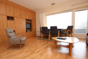 Fernseher, Stereoanlage