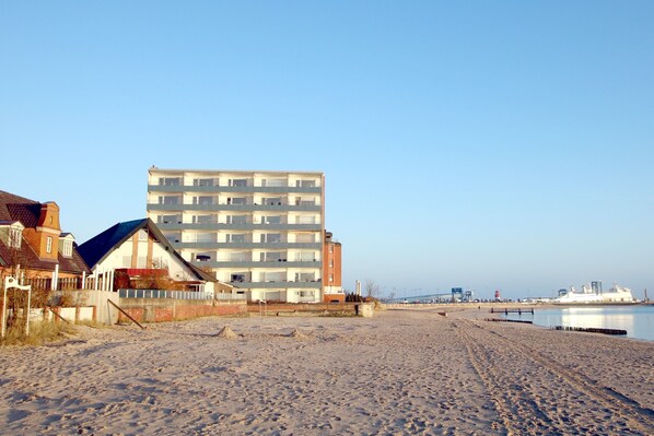 Beach nearby - Ferienwohnung mit 2- Zimmern auf ca. 52m² in 1. Strandlage mit Meerblick (Wyk)
