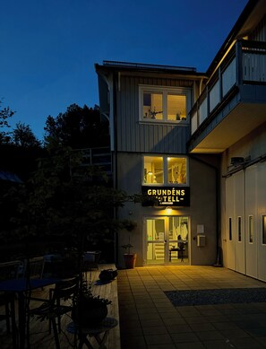 Front of property - Grundéns Hotell (Grundsund)