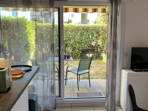 Appartement T2 avec Jardin, Proche Plage et Centre, Parking Privé, Animaux Acceptés, Wi-Fi Gratuit