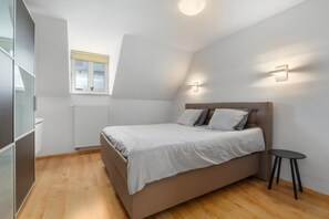 2 bedrooms, iron/ironing board, free WiFi