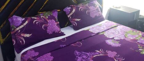 2 室のベッドルーム、WiFi (無料)、ベッドシーツ