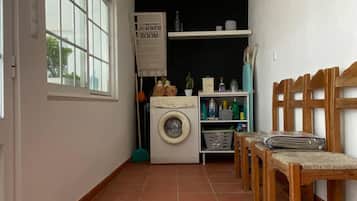 House | Private kitchen | Fridge, microwave, oven, stovetop