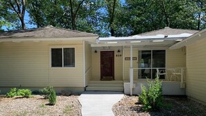 A single-story house with a front porch, a welcome sign, and a number 839 on the door. - Spacious, renovated 3 bedroom home in Traverse City (Traverse City)