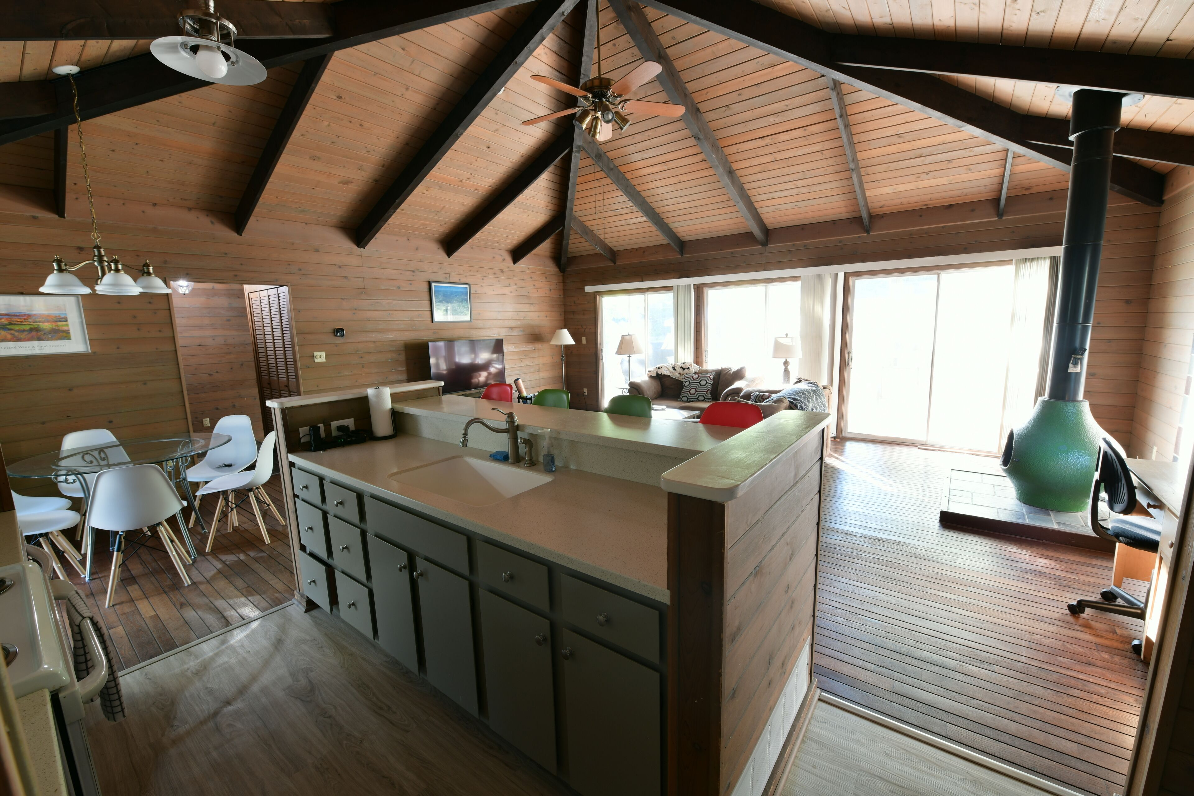 Spacious, Renovated 3 Bedroom Home In Traverse City - Traverse City, MI