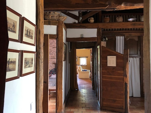 Gîte écoresponsable avec 4 chambres, terrasse et activités, proche LPO, chauffage au sol