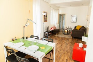 Apartment | In-room dining - Bright apt w lovely view in Lycabettus (Athens)