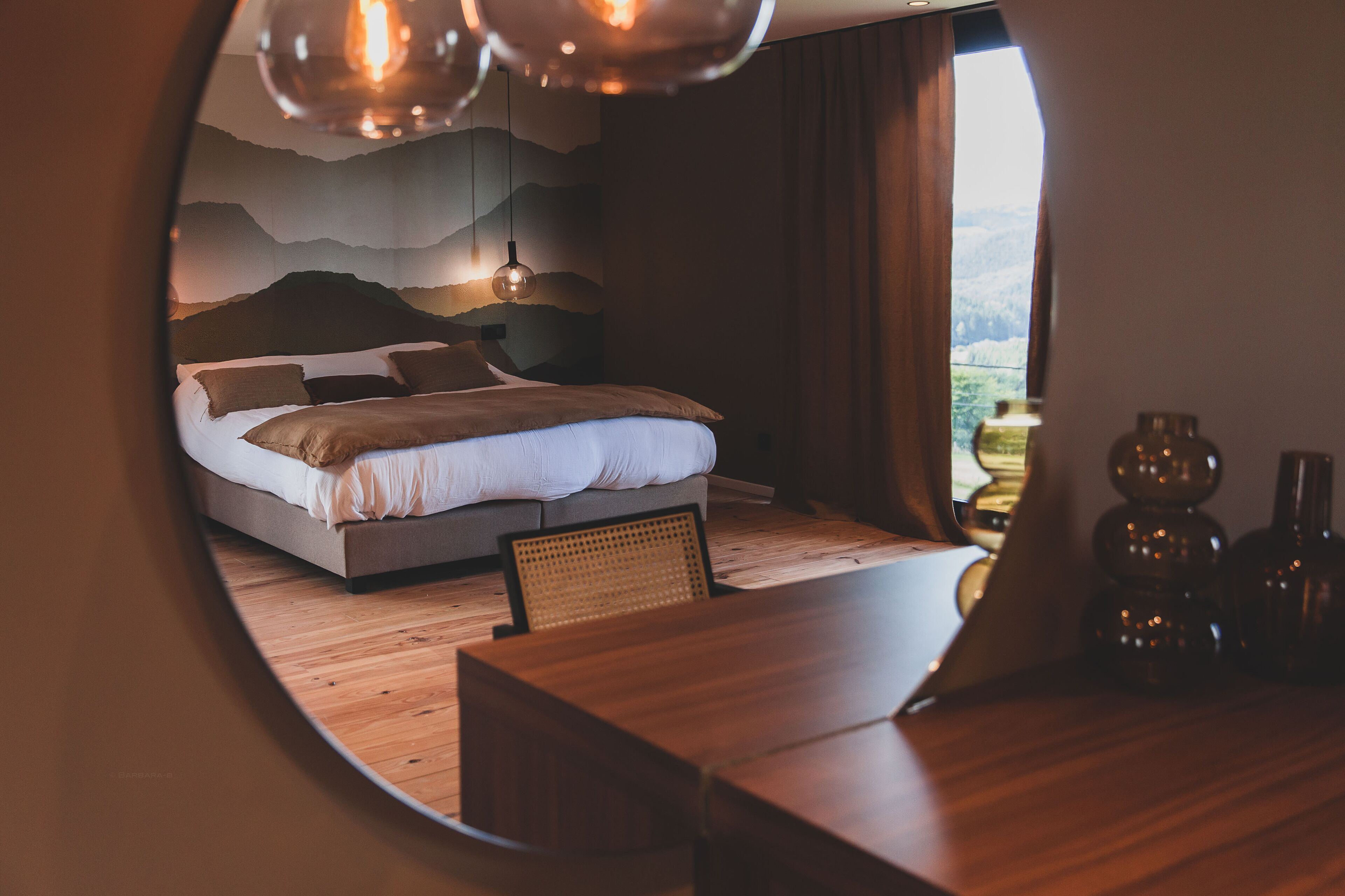 4 slaapkamers, een strijkplank/strijkijzer, reisbedje, gratis wifi