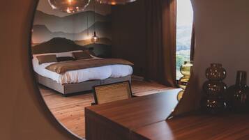 4 bedrooms, iron/ironing board, travel cot, free WiFi