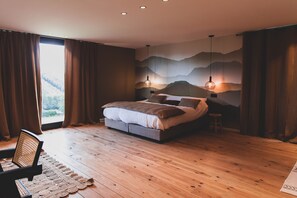 4 habitaciones, tabla de planchar con plancha y cuna de viaje 