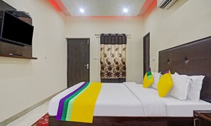 Deluxe Room | Iron/ironing board - Hotel Albie Stay, Near Railway Station Chandigarh (Chandigarh)