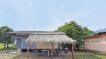 Vista frontal de la propiedad
