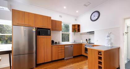 White Rabbit on Jones - Stunning three bedroom classic in the heart of Albury