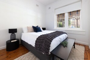 3 bedrooms, iron/ironing board, Internet, bed sheets