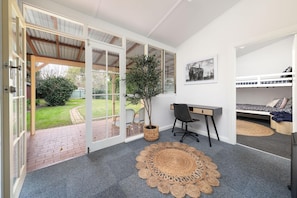 Interior - White Rabbit on Jones - Stunning three bedroom classic in the heart of Albury (Albury)