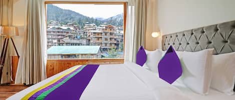 Premium Room | Desk, iron/ironing board, bed sheets