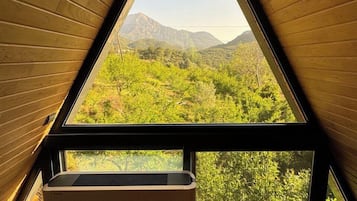 Forest Bungalow in Mountain (3A) | Pengeskab på værelset, gratis baby-/barnesenge, gratis Wi-Fi, sengetøj