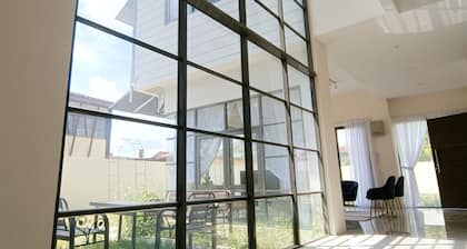 Cozy Bungalow with Bathtub - 5 min away from water theme park!