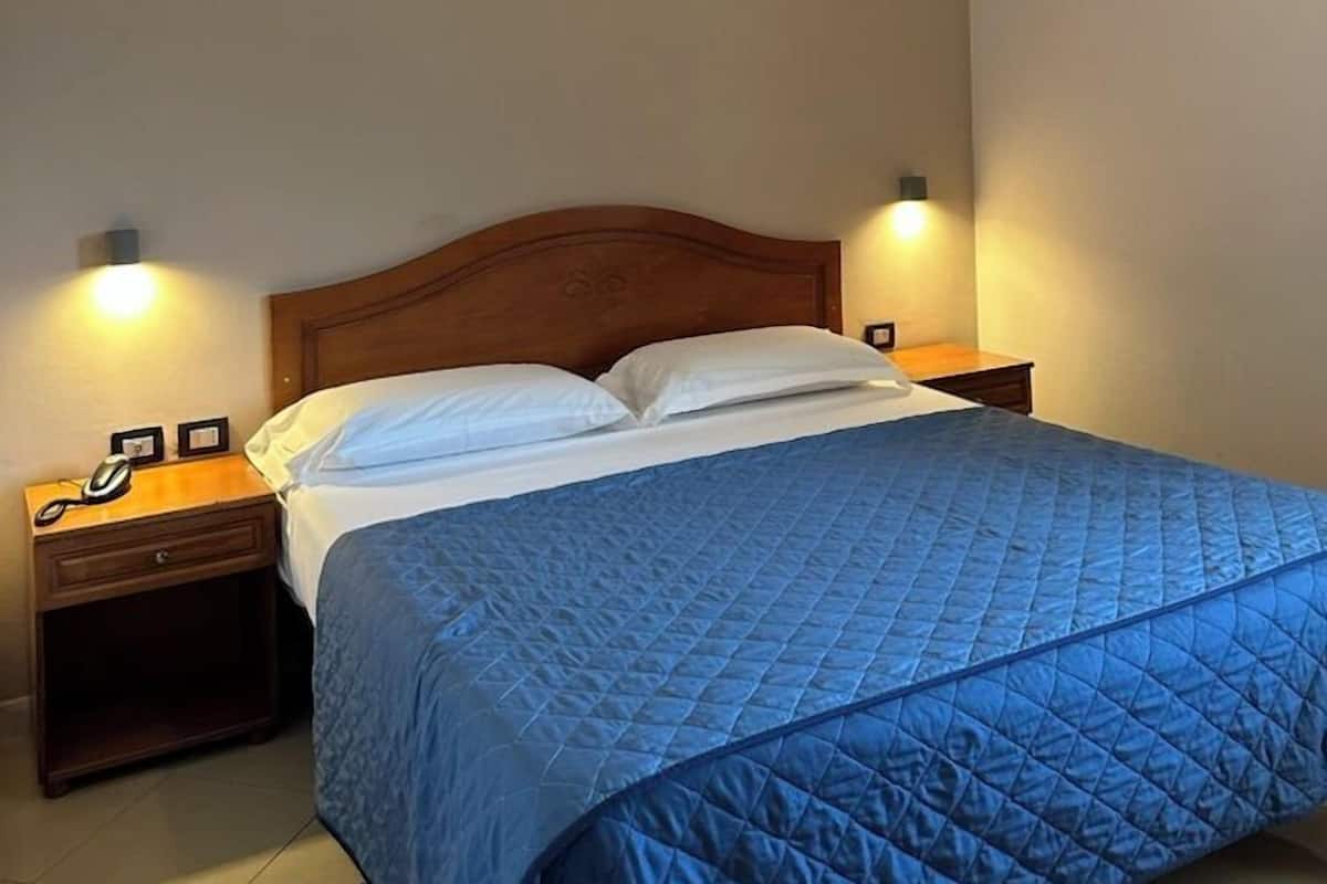 標準雙人或雙床房 | 埃及棉床單、高級寢具、羽絨被、記憶床墊