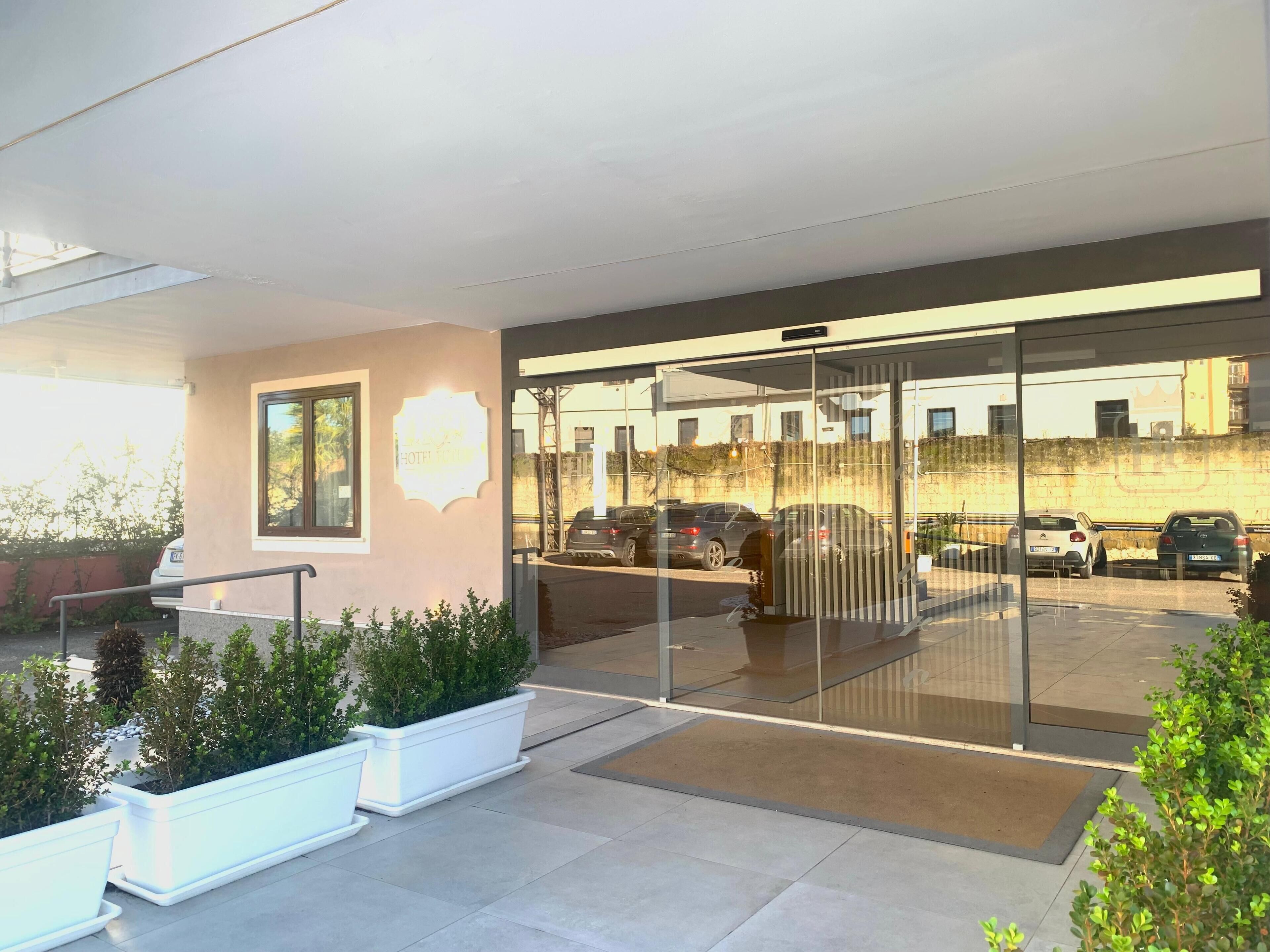 المنشأة من الخارج