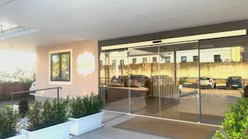 المنشأة من الخارج