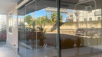 المنشأة من الخارج